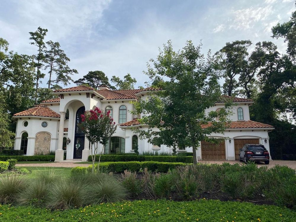 In addition to roof cleaning we can service your gutters. A clean gutter not only prevents water damage to your property but improves the aesthetic. Don't risk injuring yourself and give us a call. for Impeccable Wash TX in Houston, TX