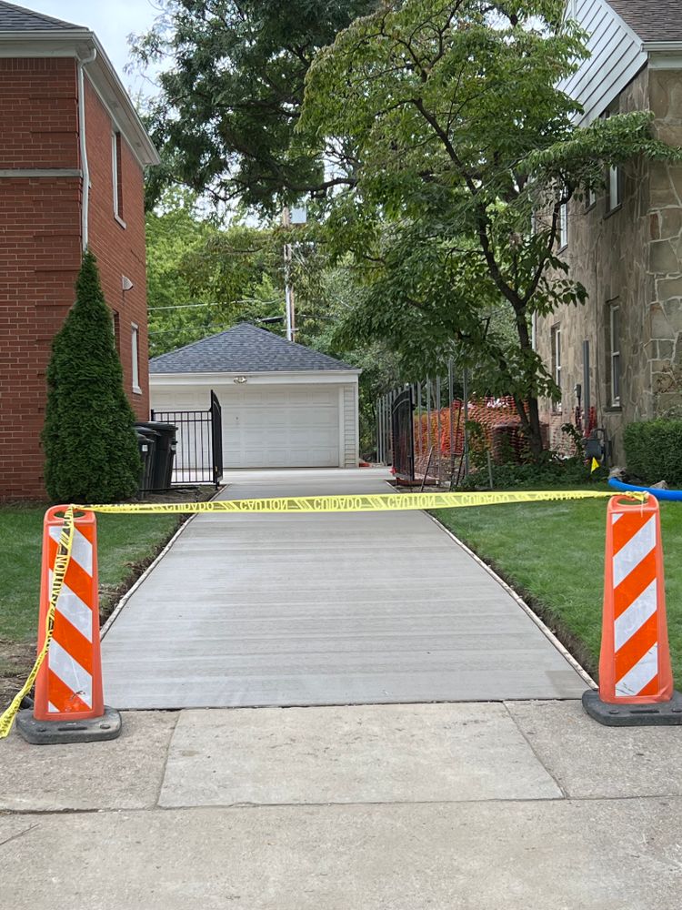 Driveways for Ibarra Concrete Services LLC in Detroit, MI