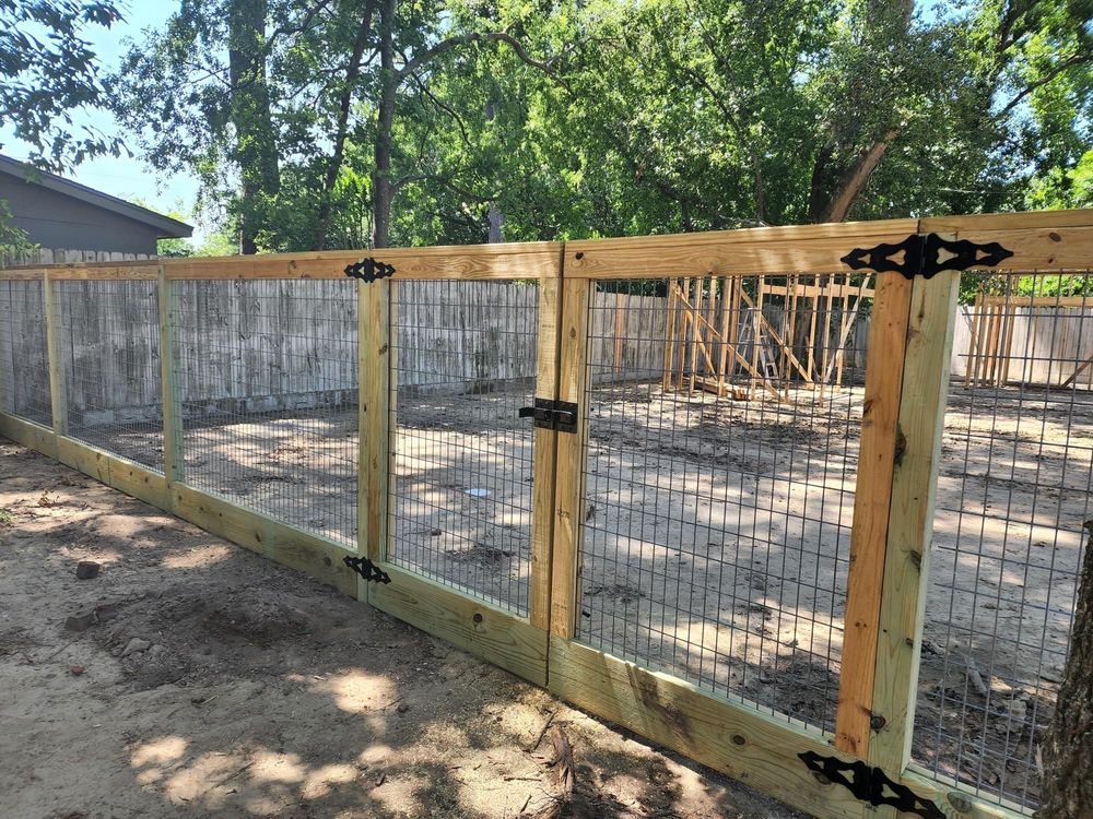 Decorative Wood Fencing  for Pride Of Texas Fence Company in Brookshire, TX