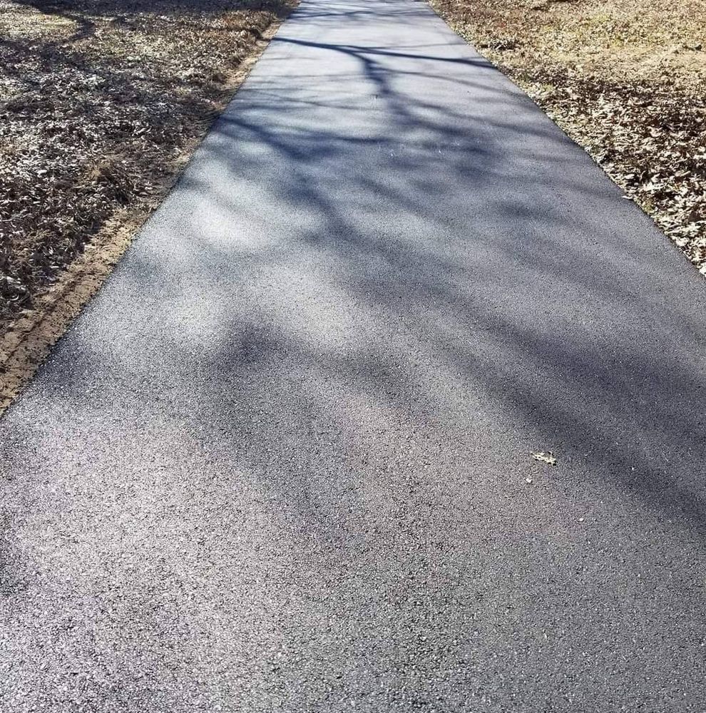 Transform your driveway with our expert Roadway Paving services. We ensure durability and smooth finishes, enhancing curb appeal while providing a reliable surface for years of safe, comfortable use. for Hurts Asphalt Paving in Athens, TX