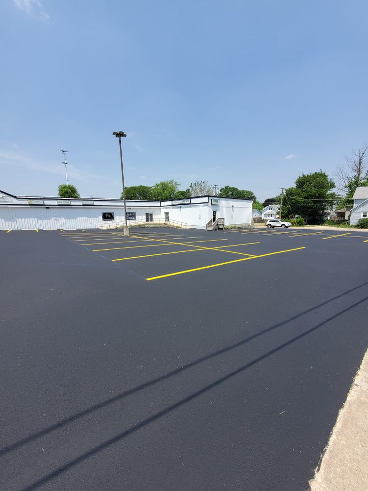 Sealcoating/Asphalt Maintenance for Ratliff Quality Sealcoating in Genoa, IL