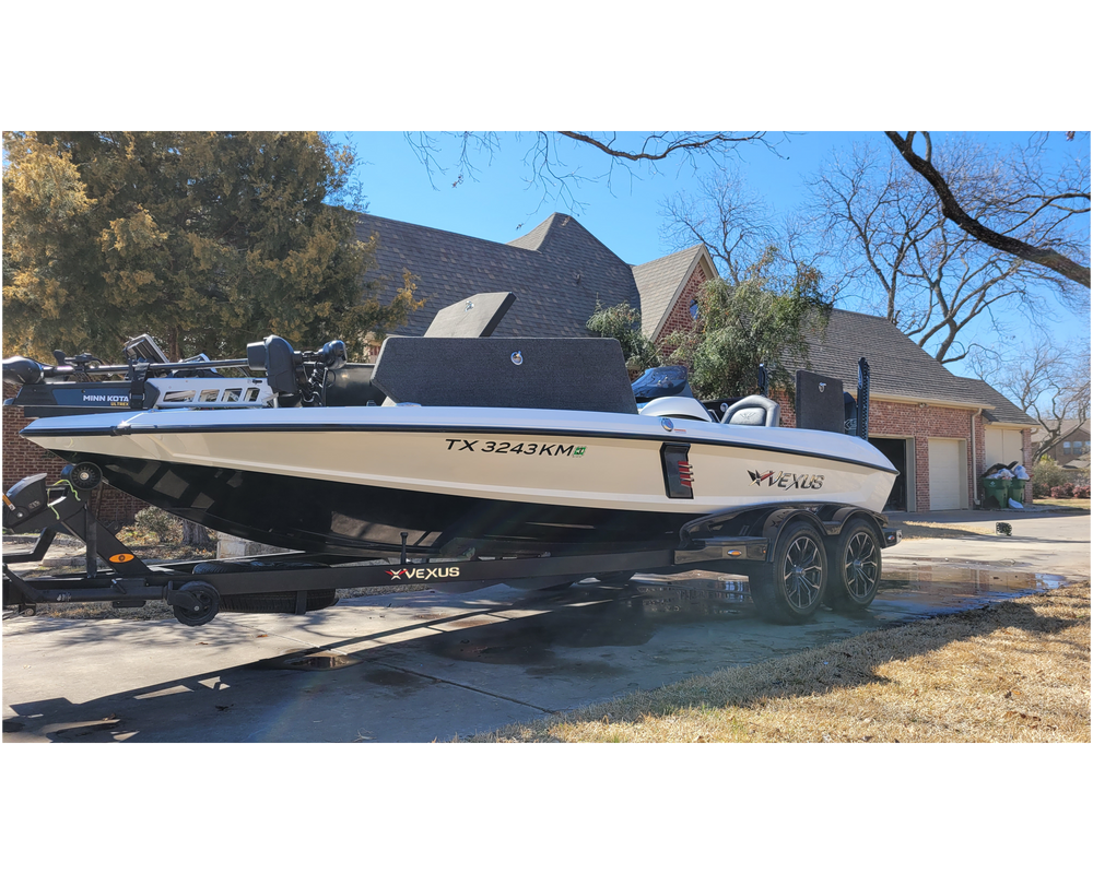 Boat Exteriors for L'Finesse Auto/Boat Details in Dallas, TX