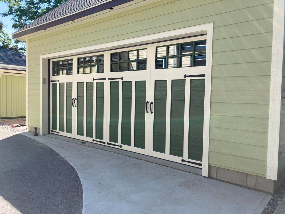 Our Exterior Painting service adds curb appeal and protection to your home, reviving its appearance and increasing its value. Trust us for quality craftsmanship and professional results every time. for Palmetto Painting in Elyria, OH