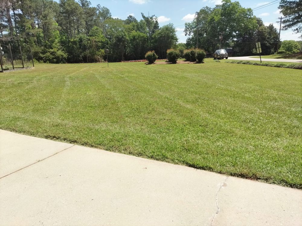 Landscaping for Fresh Cut Yard & Lawn Care LLC in Forsyth, GA