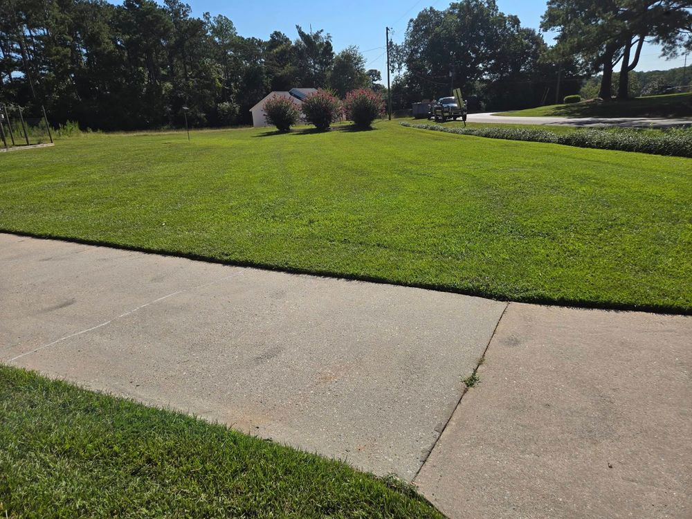 Landscaping for Fresh Cut Yard & Lawn Care LLC in Forsyth, GA