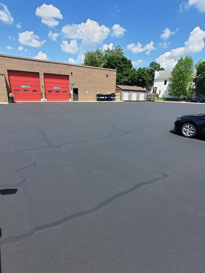 Sealcoating/Asphalt Maintenance for Ratliff Quality Sealcoating in Genoa, IL