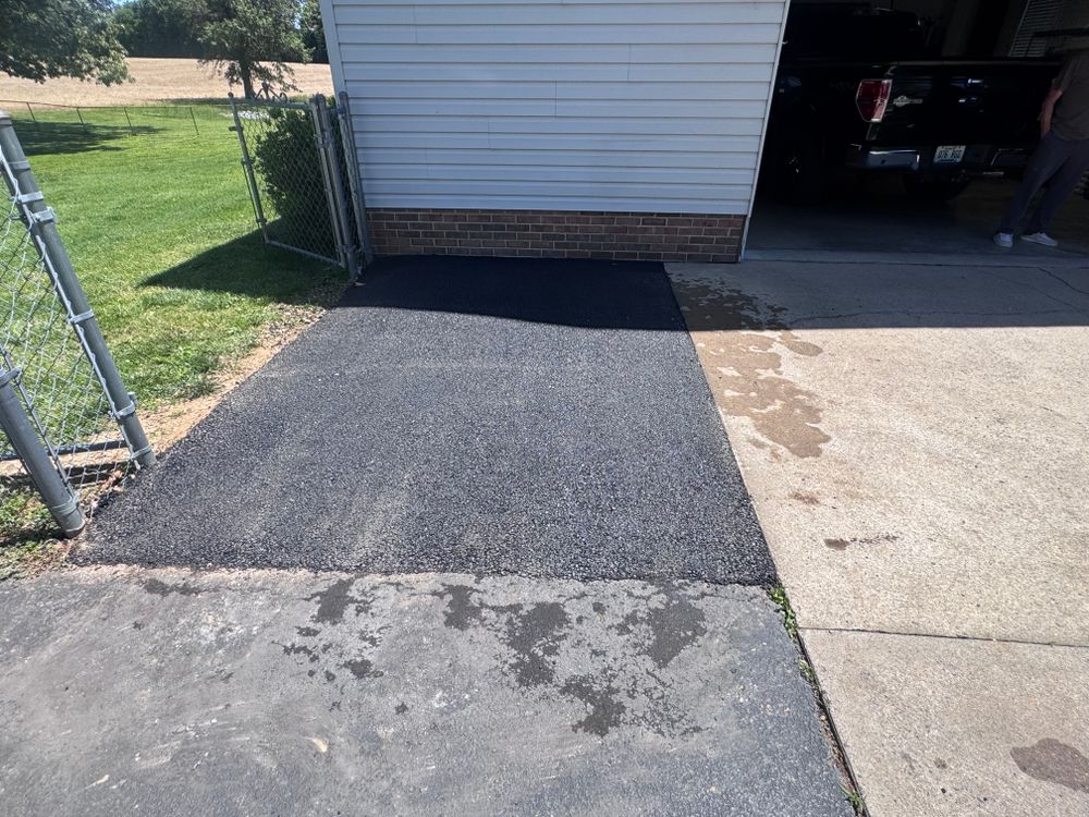Asphalt Sealcoating for Clear Choice Asphalt Services  in Paducah, KY