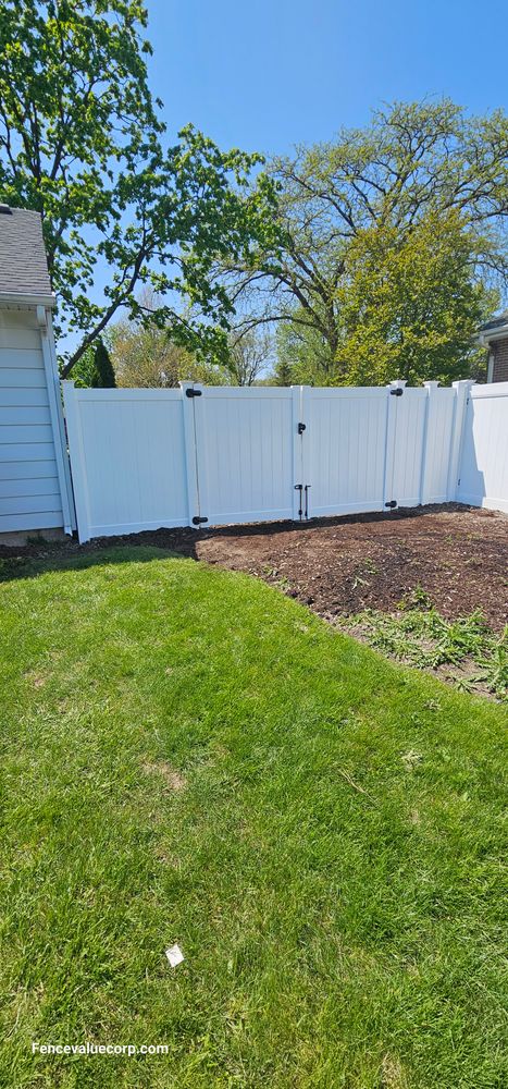 VINYL FENCES for Fence Value Corp in Chicago, IL
