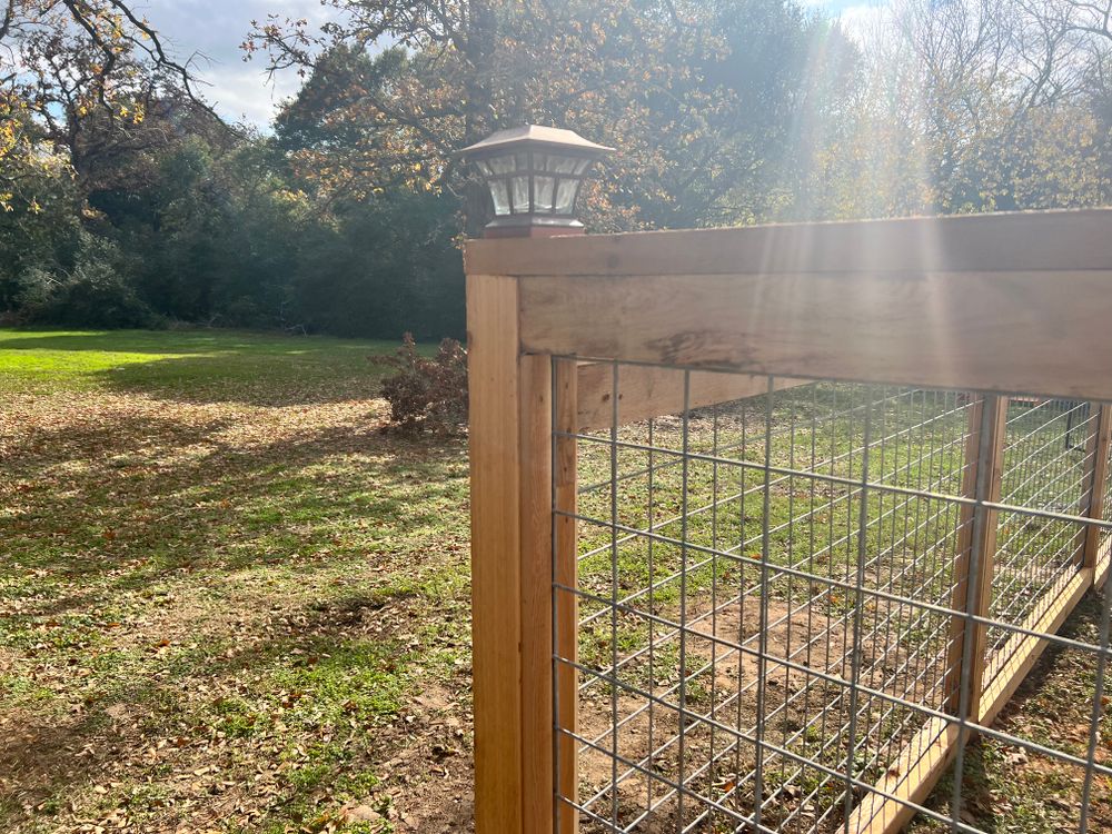 Decorative Wood Fencing  for Pride Of Texas Fence Company in Brookshire, TX