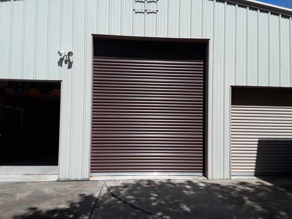 Our roll-up door service offers homeowners a convenient and space-saving solution for their garages. Trust our technicians to install high-quality, durable, and secure roll-up garage doors for your home. for Jerry's garage doors in Dallas, TX