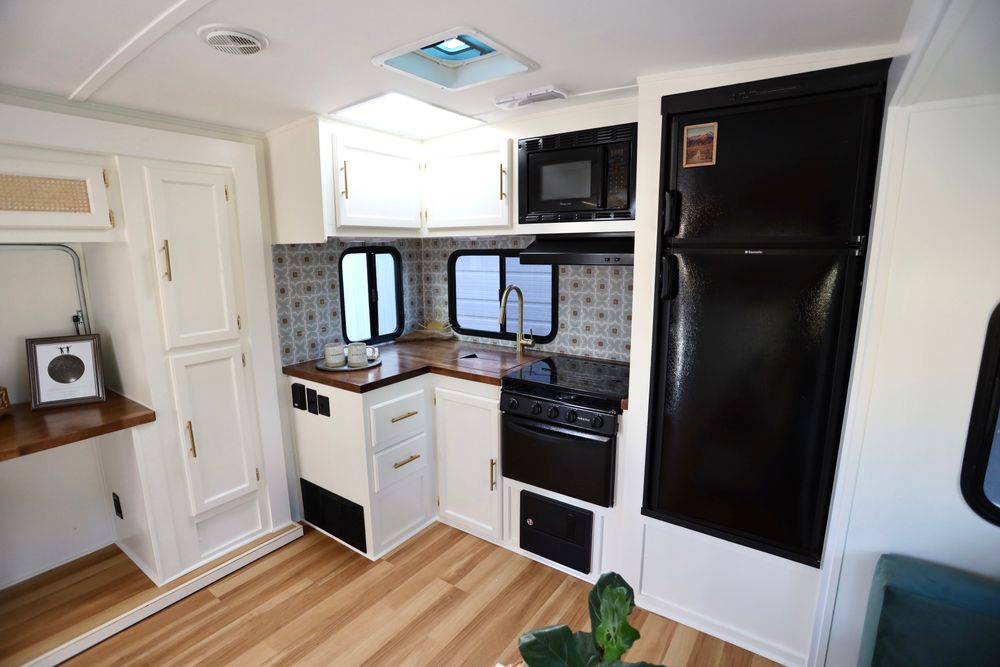 2018 Keystone Passport 2510RB for Mauka to Makai RV Renovations in Los Angeles, CA