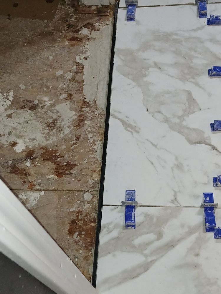 Makanda master and full bath for Dead Tree General Contracting in Carbondale, Illinois