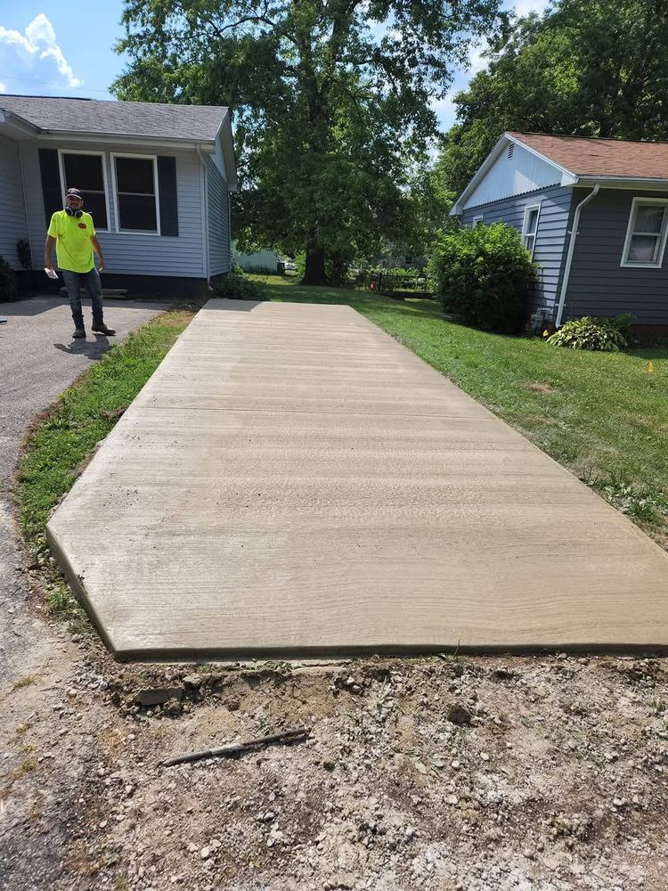 Custom Concrete Enterprises team in Springfield, IL - people or person