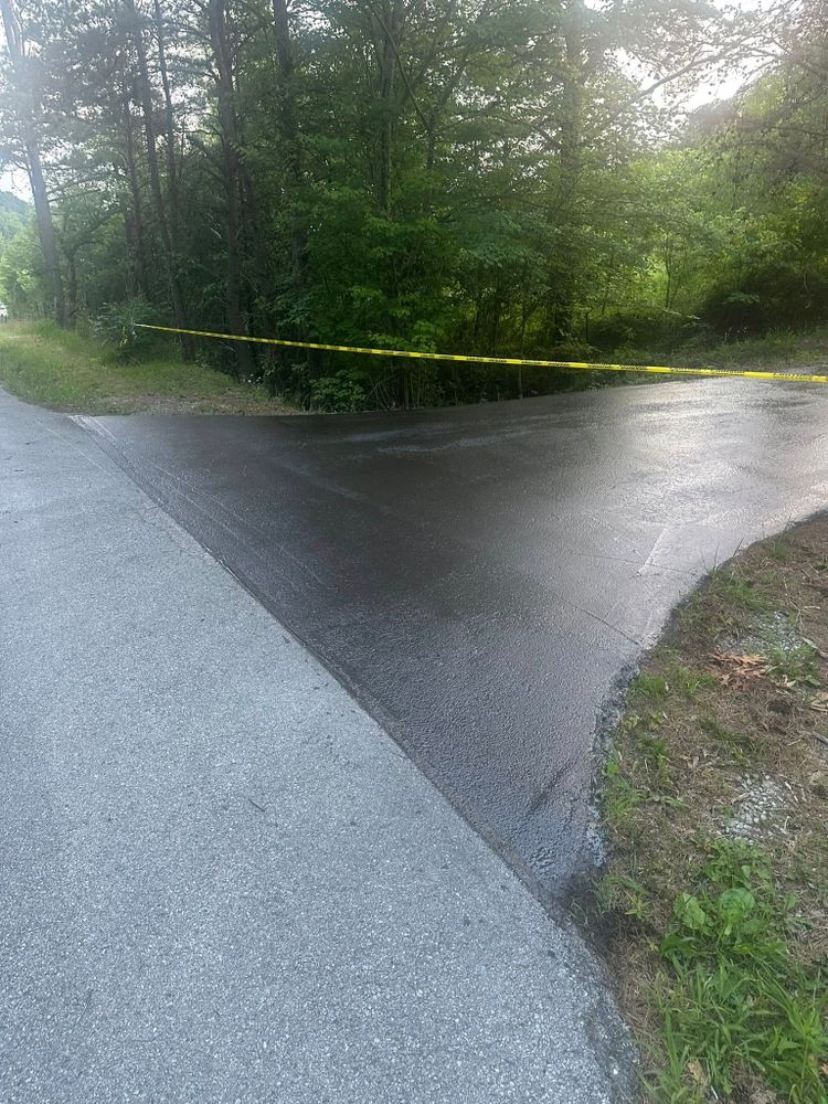 Asphalt for Metzler Paving and Sealcoating in Jacksboro, TN