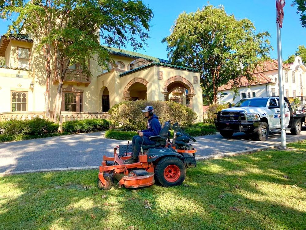 Fall Clean Up for Freedom Works Lawnscaping in Dyer County, Tennessee