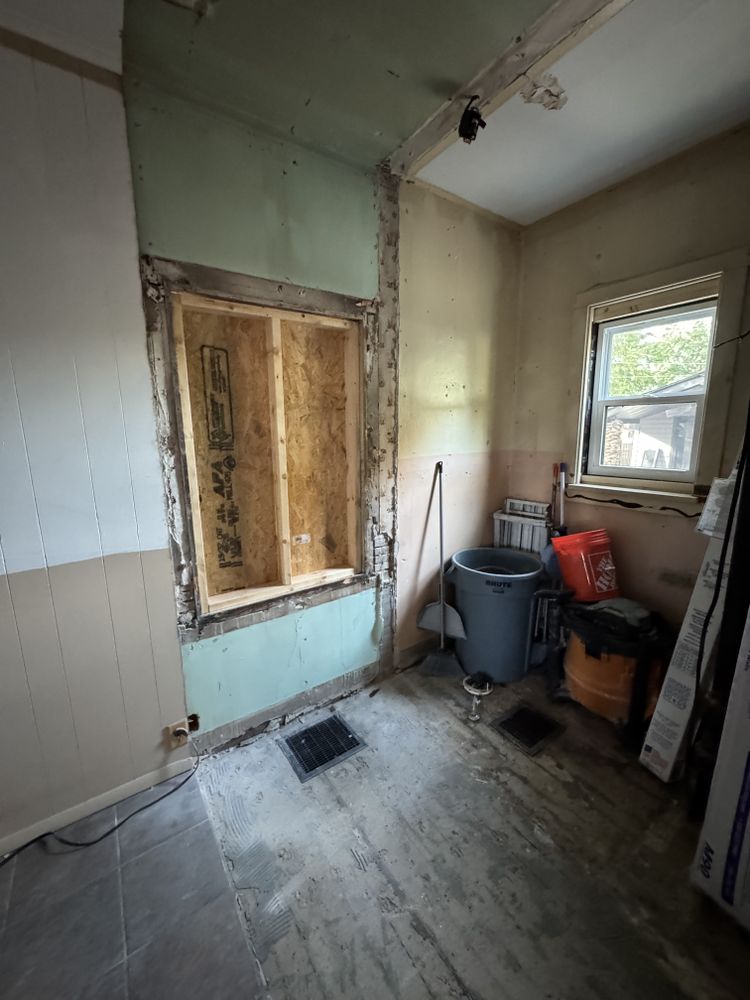 Steeleville bath for Dead Tree General Contracting in Carbondale, Illinois