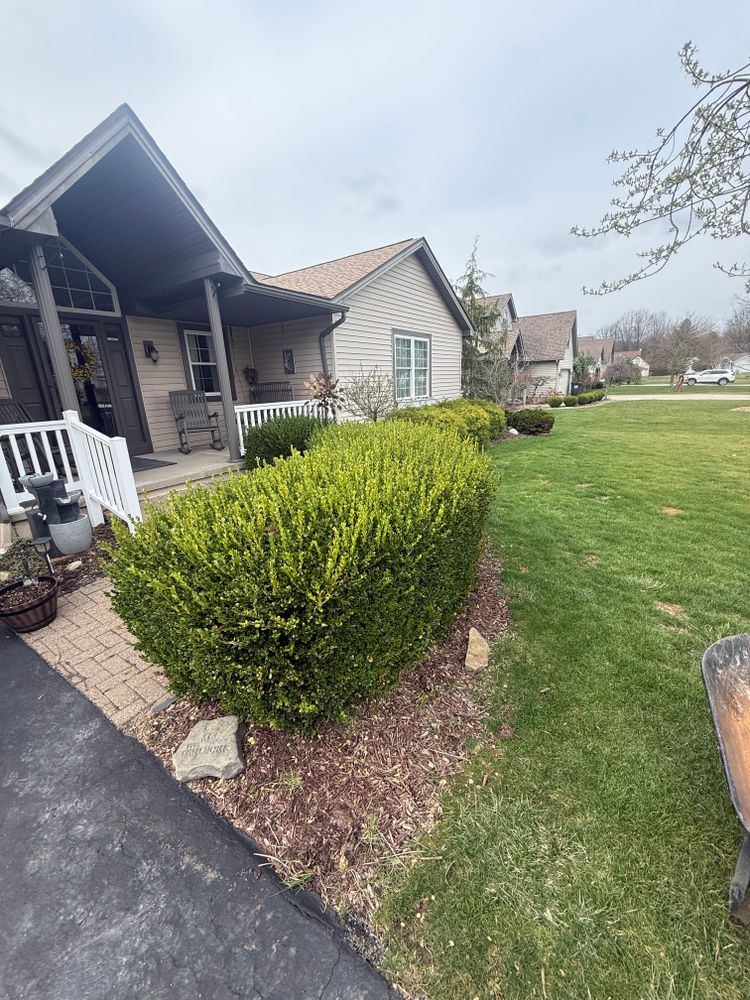 Natural Stone Hardscape for Youngstown Lawn & Patio Design in Canfield, OH