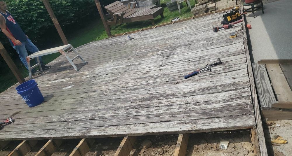 Queen's Deck for Dead Tree General Contracting in Carbondale, Illinois