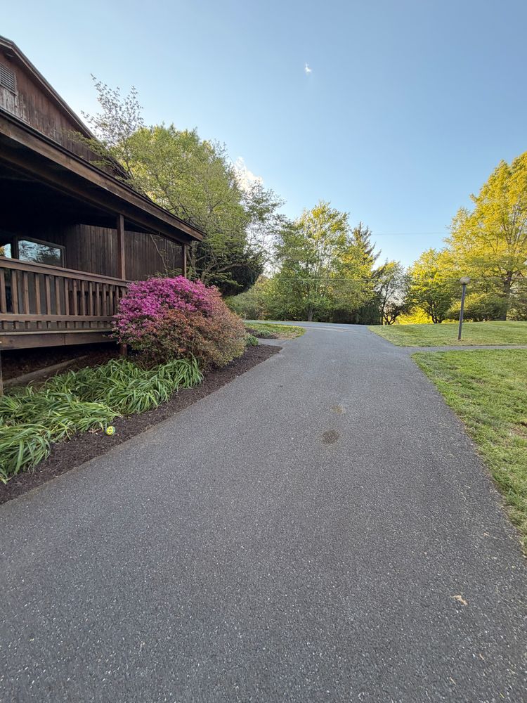All Photos for Valencia’s Lawncare in Charlottesville, VA