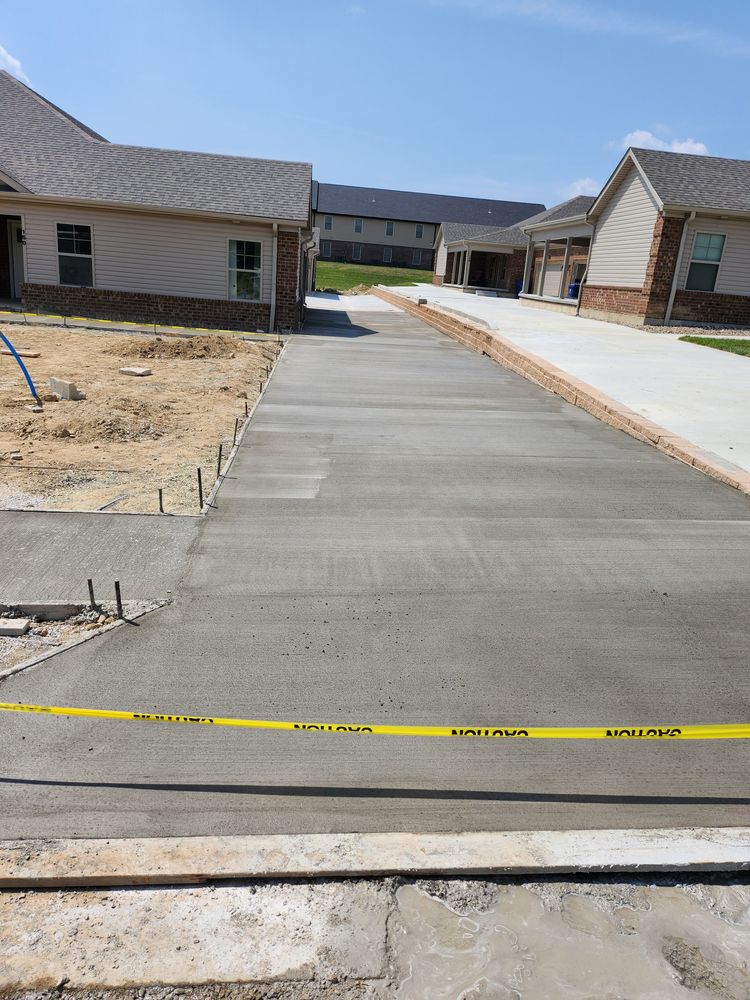 Concrete Driveways for Hellards Excavation and Concrete Services LLC in Mount Vernon, KY