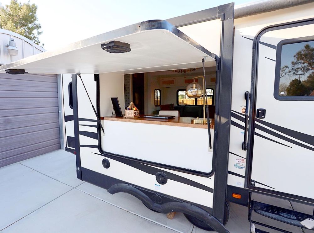 2018 Keystone Passport 2510RB for Mauka to Makai RV Renovations in Los Angeles, CA