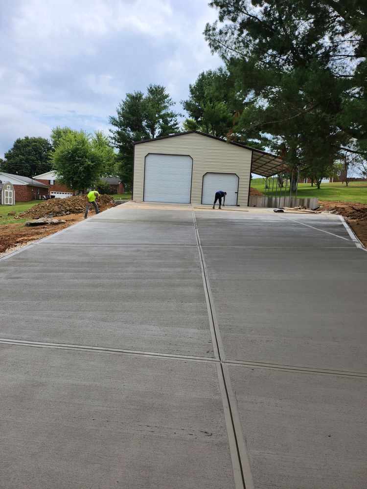 Concrete Driveways for Hellards Excavation and Concrete Services LLC in Mount Vernon, KY