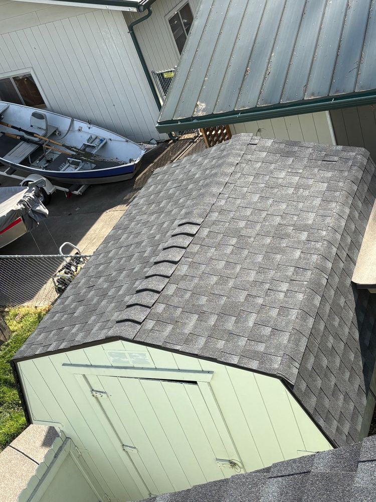 All Photos for Crestwell Roofing Plus LLC in Grants Pass, OR