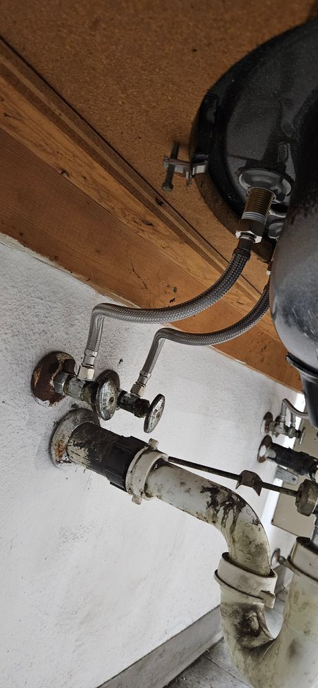 bathroom maintenance for Mid-Mountain Maintenance in Bonney Lake, WA