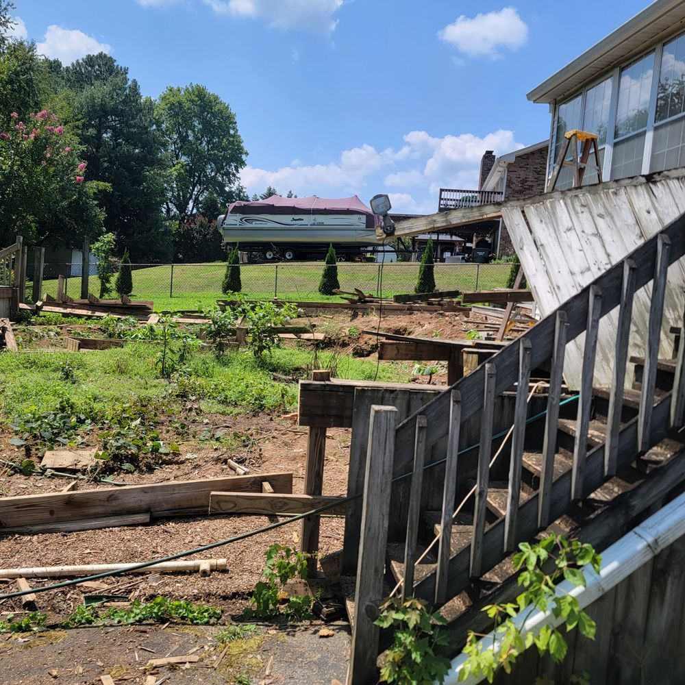 Deck and fence removal for Matt's Haul it All, LLC in Maury County, TN