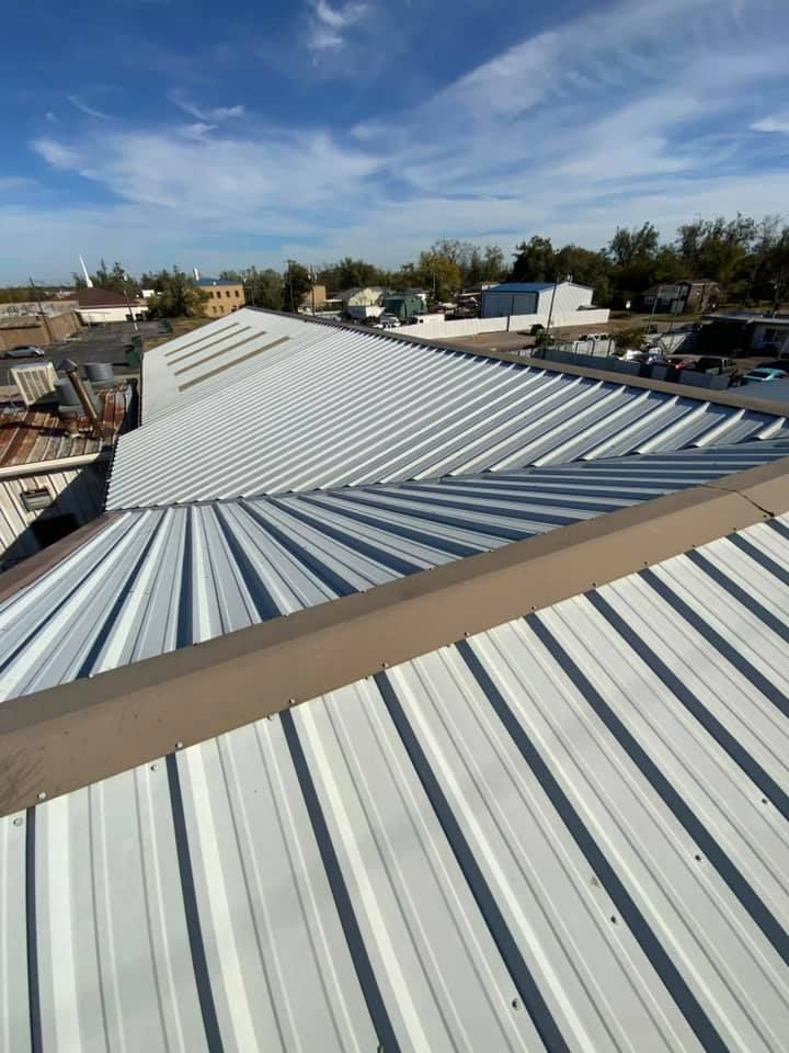 Roofing for Clutch Roofing & Construction in Mustang, OK