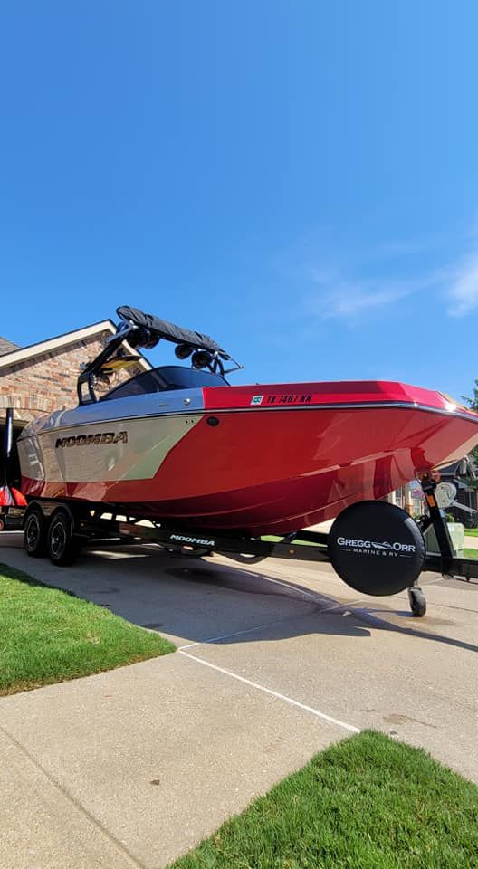 Boat Exteriors for L'Finesse Auto/Boat Details in Dallas, TX