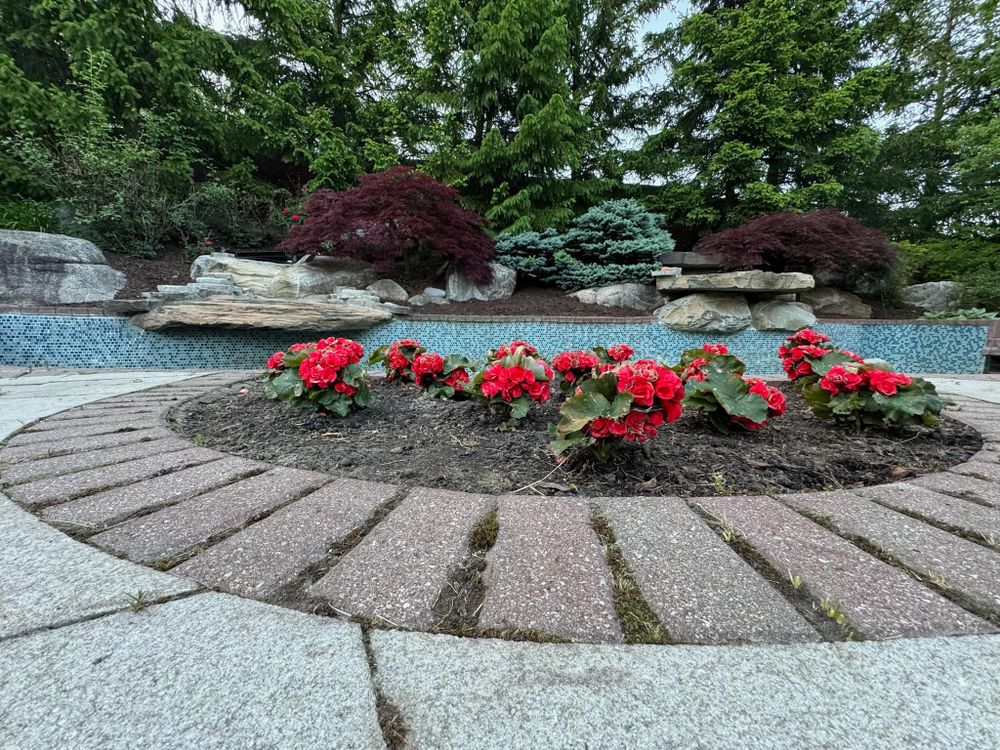 Landscaping & Lawn Care for Mulch & Dig in West Bloomfield Township, MI