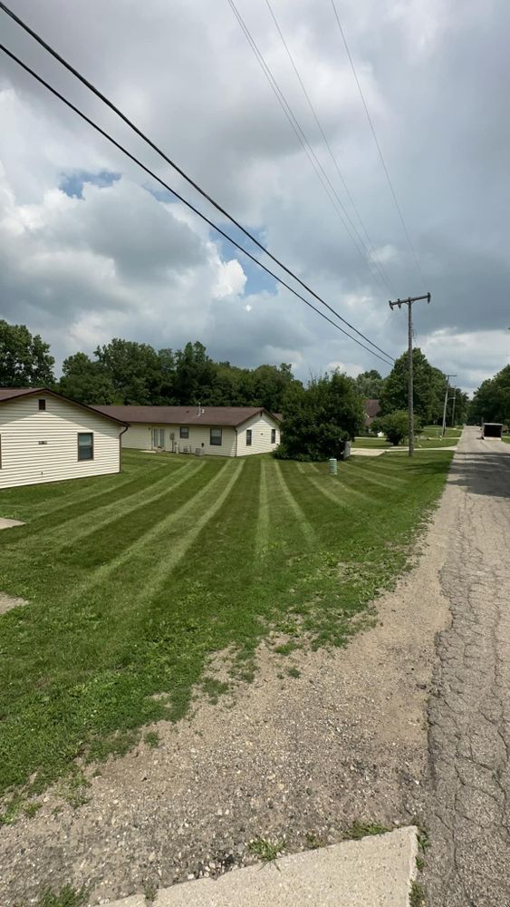 All Photos for FIRST CLASS GRASS LLC in Syracuse, IN