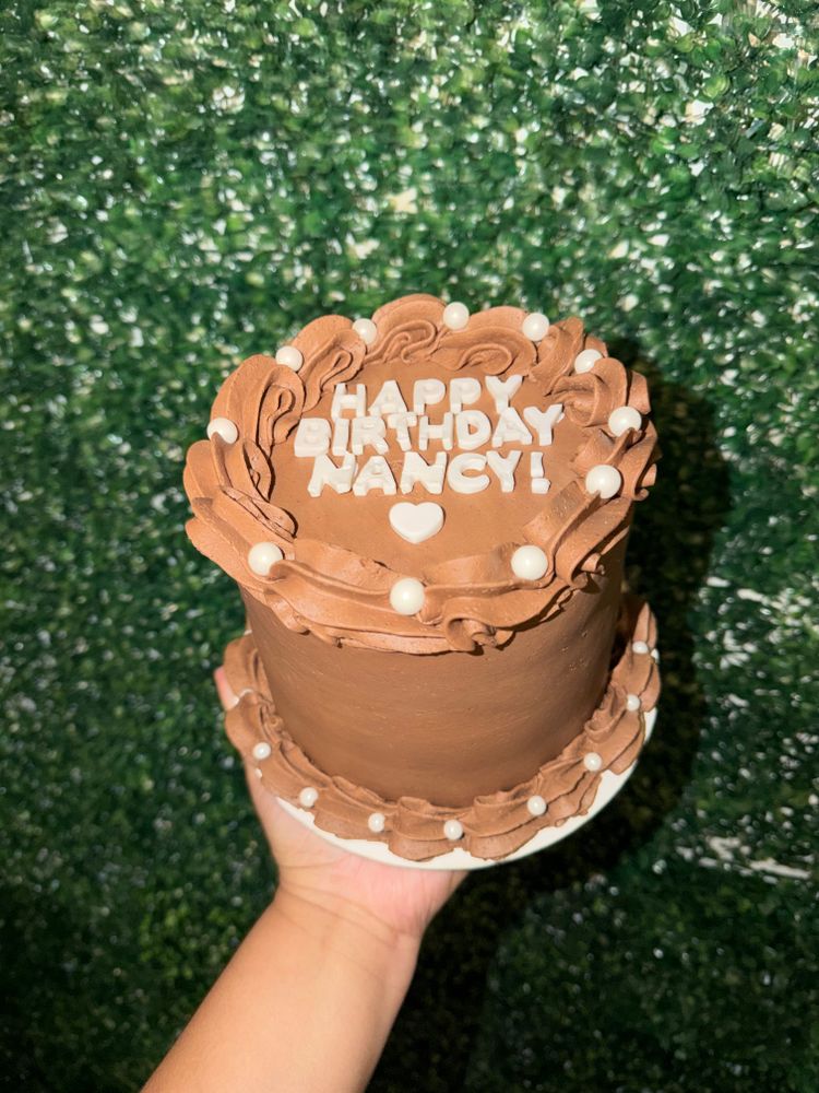 Custom Cakes and Cupcakes for Crumble Creations in Springfield, IL