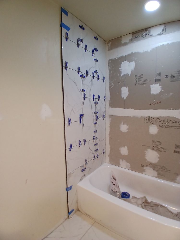 Makanda master and full bath for Dead Tree General Contracting in Carbondale, Illinois