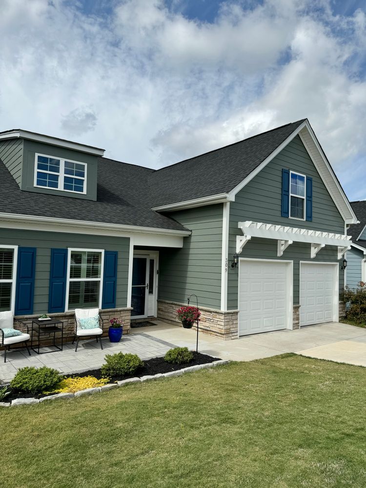 Revitalize your home's curb appeal with our expert exterior painting service, featuring high-quality paints and professional application to ensure a beautiful, durable finish that withstands the elements for years. for Kingsmen Painting in Simpsonville, SC