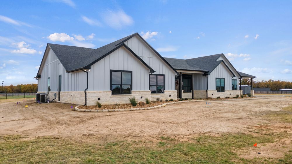 Custom Home - Payne for Who Can Construction in Stephenville, TX