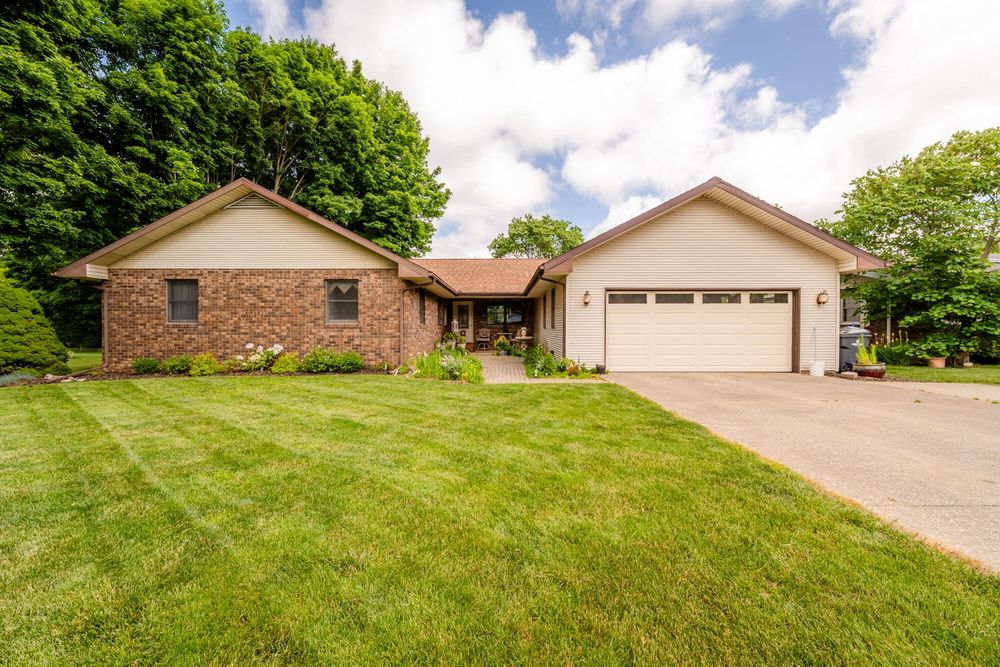 All Photos for Tala Real Estate in Coloma,  Michigan
