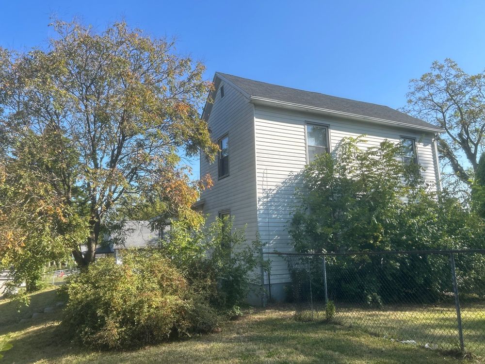 Fall Clean Up/ Leaf Removal for High Garden Landscapes in Dayton, OH