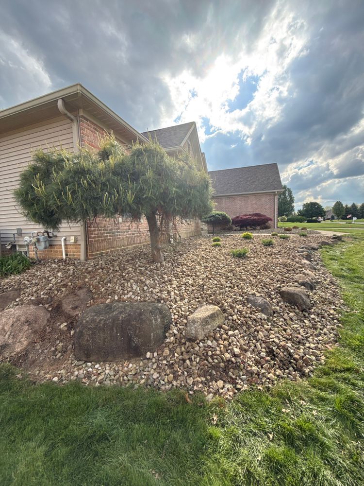 Natural Stone Hardscape for Youngstown Lawn & Patio Design in Canfield, OH