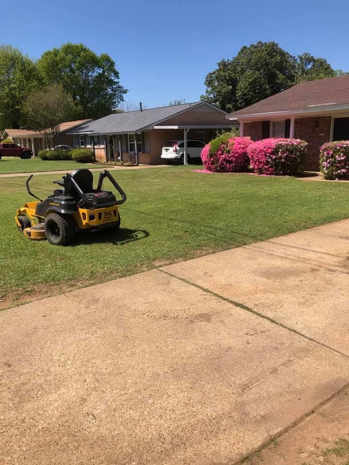 Lawn Service for Herb Pressure & Lawn Care LLC in Montgomery, AL