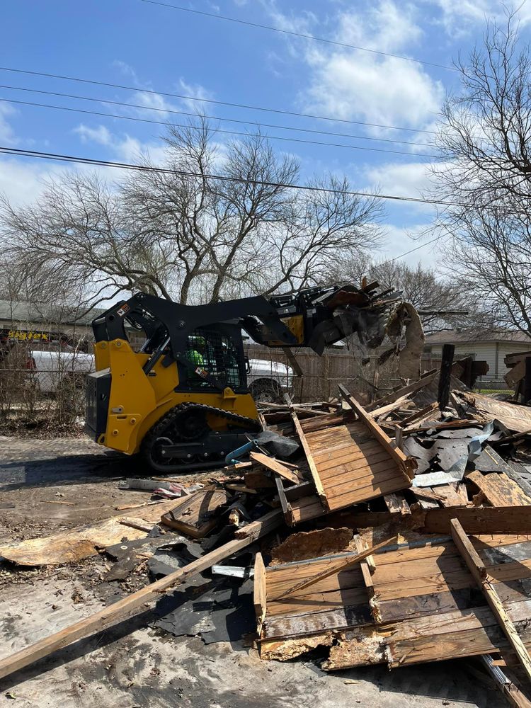 Trash Removal for Moore's Lawn and Home Improvement LLC in Nolanville, TX