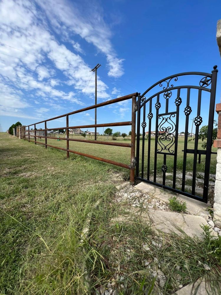 Fences for Chavez Welding & Fencing in Manor, TX