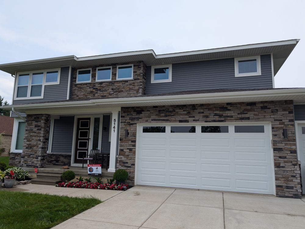 High-Rise Window Cleaning for Kingdom Power Washing & Window Cleaning in Flushing, MI