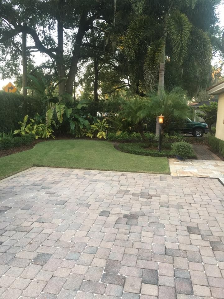 Mulch Installation for King Kutz Landscaping in Apopka, FL