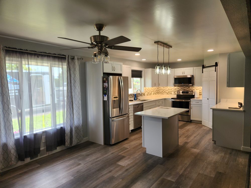 Gasseling kitchen for Custom Valley Construction   in Sunnyside, Washington