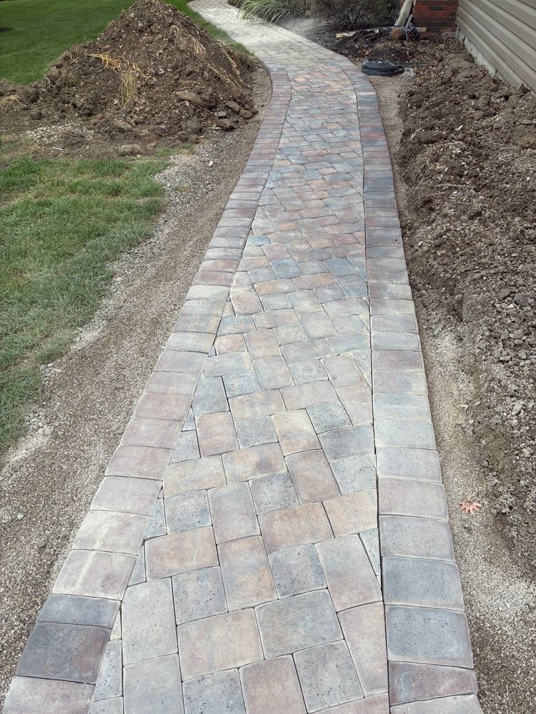 Mulch Installation for Division80 Landscaping & Lawncare in Marysville, OH