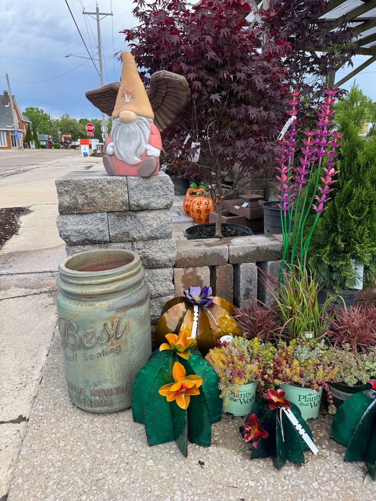 All Photos for Mayfield Landscaping in Staunton, IL