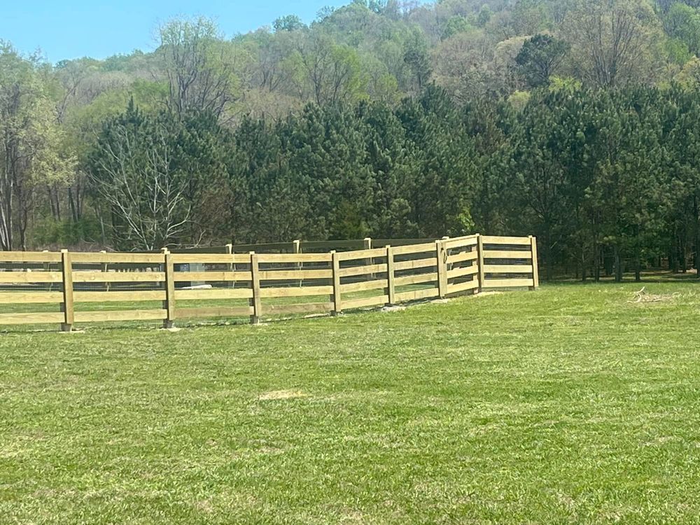 Fences for Browns' Fencing & Equipment in Fairmount, GA