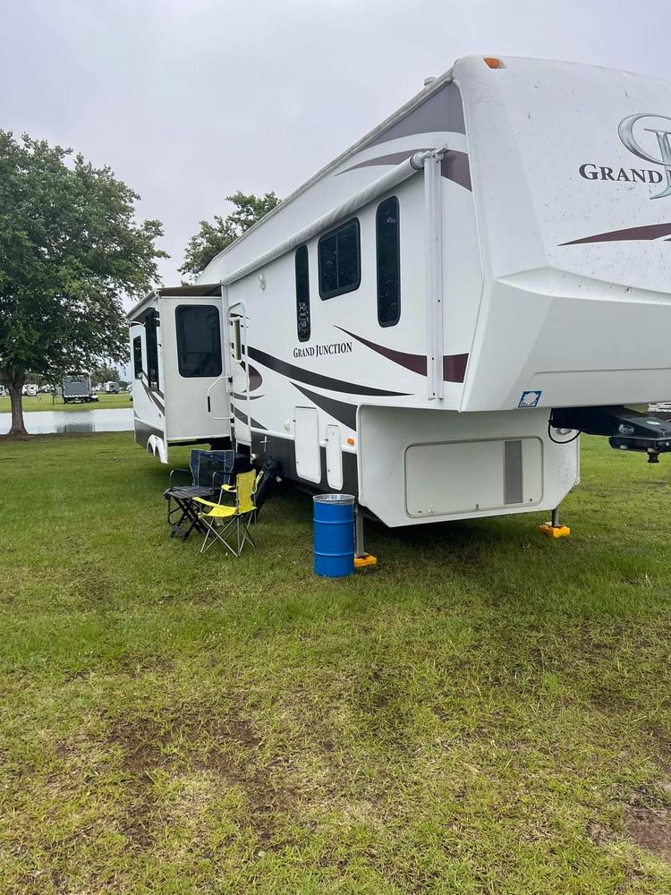 39ft Grand Junction for Paradise RV Rentals in Perry, GA